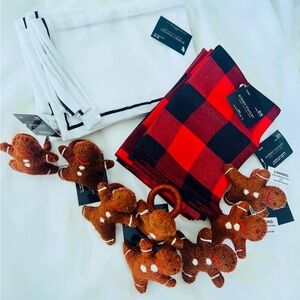 NWT Robert Stanley Christmas Dinner Set | Buffalo Plaid Felt Gingerbread Home